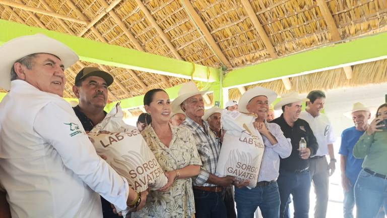 Productores y ganaderos recibieron el apoyo de manos de la Alcaldesa Blanca García.