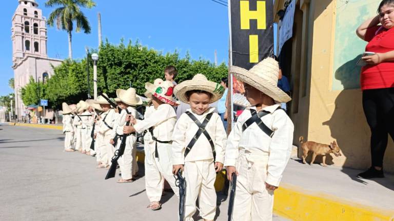 Planteles de preescolar de Escuinapa conmemoran con desfile la Revolución Mexicana