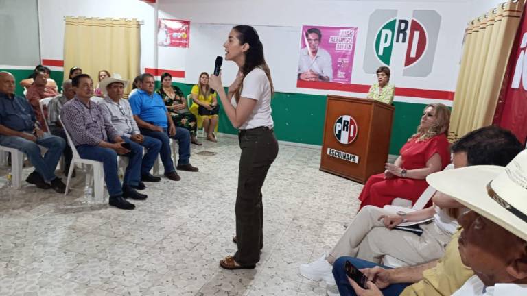 La Senadora electa Paloma Sánchez se reúne con militantes del PRI en Escuinapa.