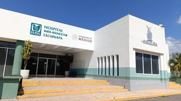 La farmacia del nosocomio, sí esta abierta, pero el medicamento que se requiere no esta en existencia..