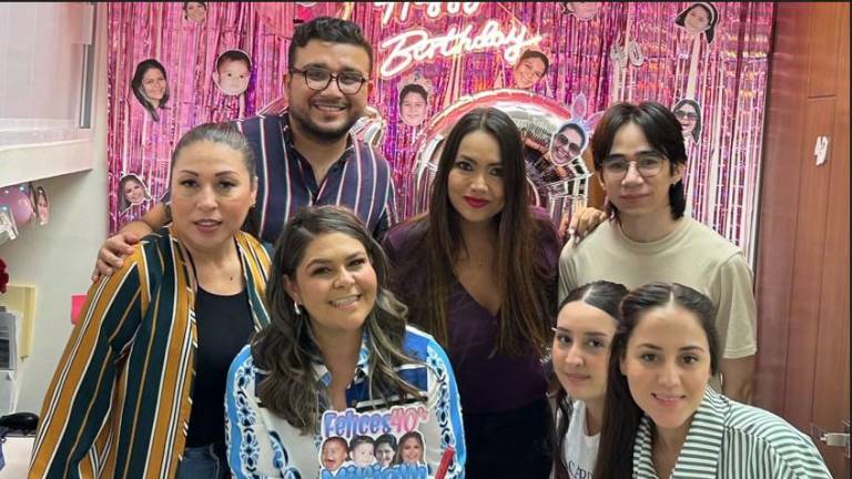 Celebran amigos y familiares los 40 años de Miriam Ureta