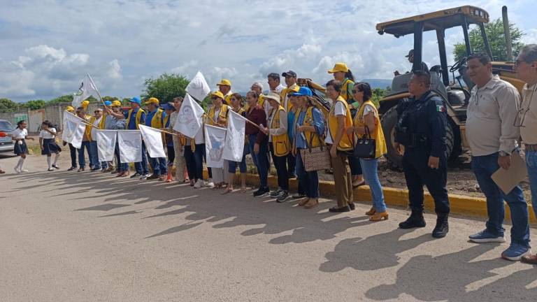 La Alcaldesa Blanca García y autoridades del Club de Leones estuvieron presentes.