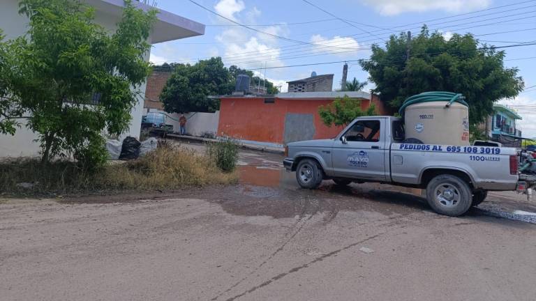 Justo en el inicio de un nuevo ciclo escolar, Escuinapa se ha quedado sin agua porque les cortaron el suministro de energía eléctrica.