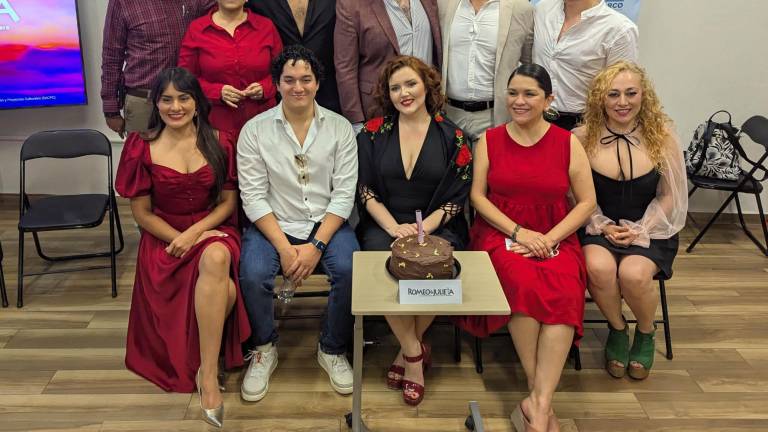 Leonor Quijada, Rodolfo Díaz y parte del elenco dan detalles de la ópera.