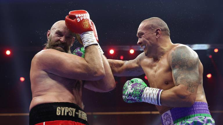 ¡Otra vez! Usyk vence a Fury y sigue como rey de los pesados