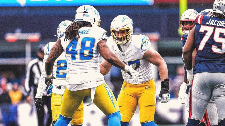 Los Chargers se aseguran un lugar en los playoffs tras vencer a los Patriots