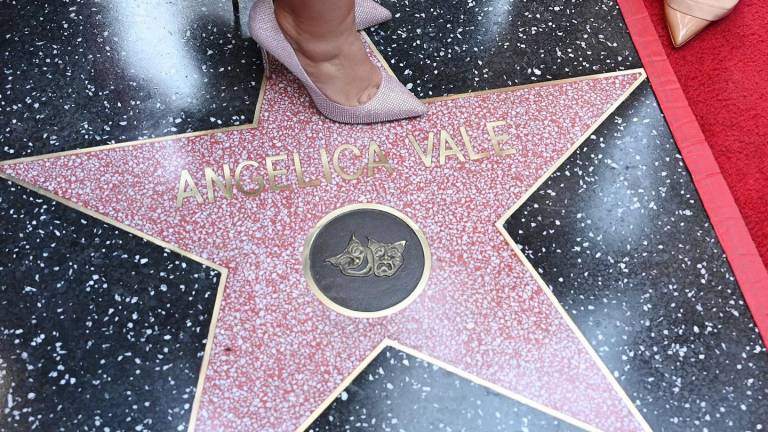 Recibe Angélica Vale su estrella en el Paseo de la Fama, en Hollywood