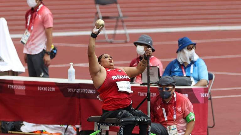 Gloria Zarza se ubica en segundo lugar en lanzamiento de bala.