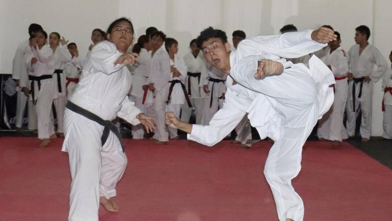 Los karatecas arrancaron con todos los ánimos su preparación.