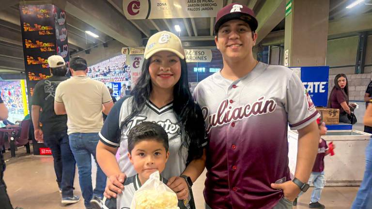 Disfruta la afición guinda de la Serie Catrinas en la casa de Tomateros