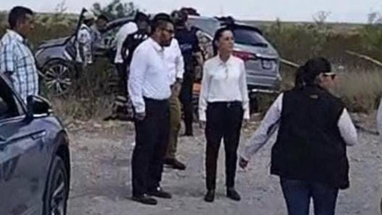 Claudia Sheinbaum atiende el accidente de parte de su comitiva en Monclova, Coahuila.