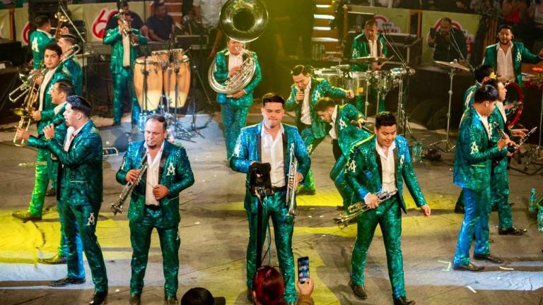 La Arrolladora Banda El Limón de René Camacho abarrota el Palenque de Tijuana