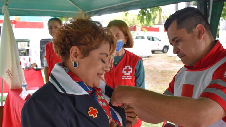 Fueron 32 voluntarios los que recibieron reconocimiento de la Cruz Roja.