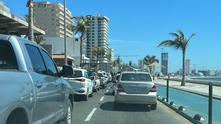 Debido al cierre de la Avenida Leonismo Internacional el caos vial se apoderó de la Avenida del Mar.