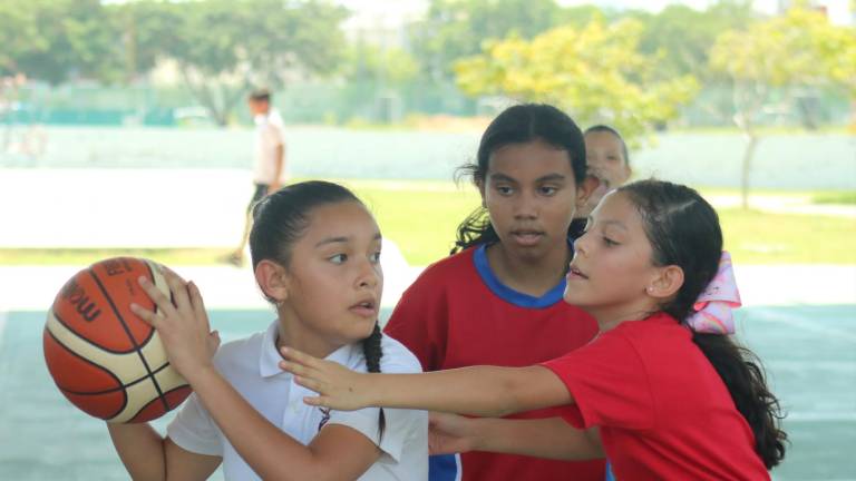 Bota el balón en la Olimpiada Deportiva Estudiantil Mazatlán 2024