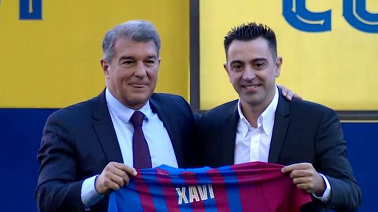 Xavi Hernández volvió a pisar el Estadio Camp Nou donde fue presentado ante la afición como nuevo entrenador del Barcelona.