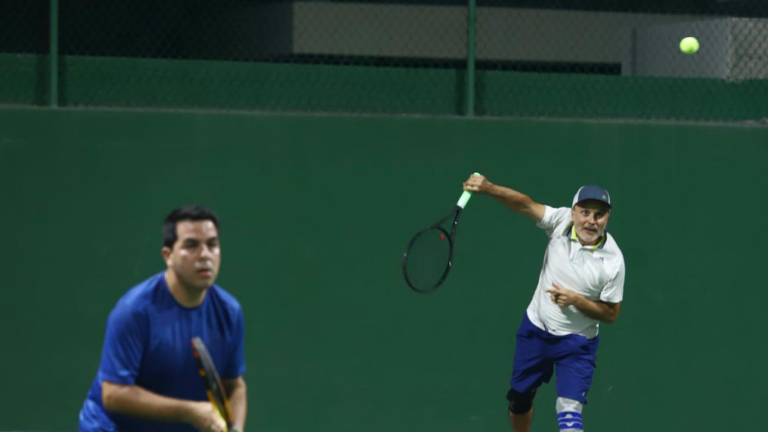 Jesús López y Luis Miguel Lupio batallan para ganar.