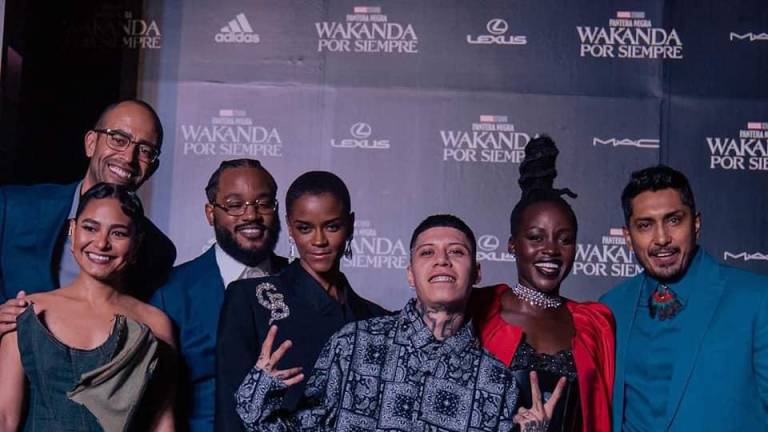 Celebran Lupita Nyong’o y Tenoch Huerta, estreno de ‘Wakanda Forever’, en México