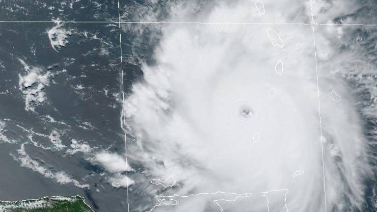 ‘Beryl’ se intensifica a huracán categoría 5; podría impactar dos veces en México advierte Conagua