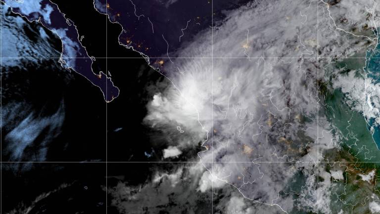 Toca tierra el huracán Orlene a 5 kilómetros de Isla del Bosque, Escuinapa