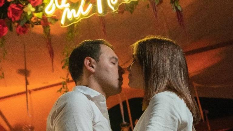 El Yaki deja la soltería, presume romance