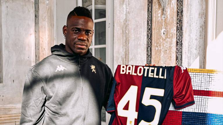 Mario Balotelli ha tenido pocos minutos con el Genoa.