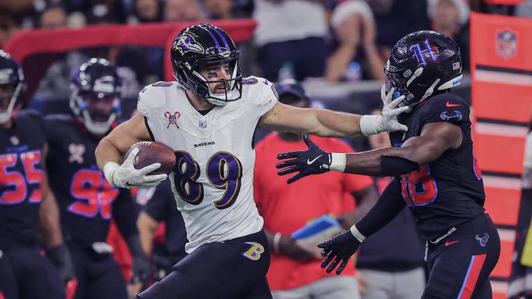 Lamar Jackson rompe récord de yardas por tierra en la NFL en paliza de los Ravens ante los Texans