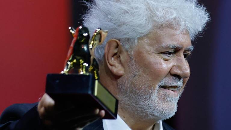 Pedro Almodóvar se lleva el León de Oro en el Festival de Venecia.