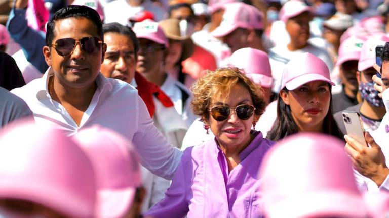 Elba Esther Gordillo en una participación de las marchas realizadas en defensa del INE.