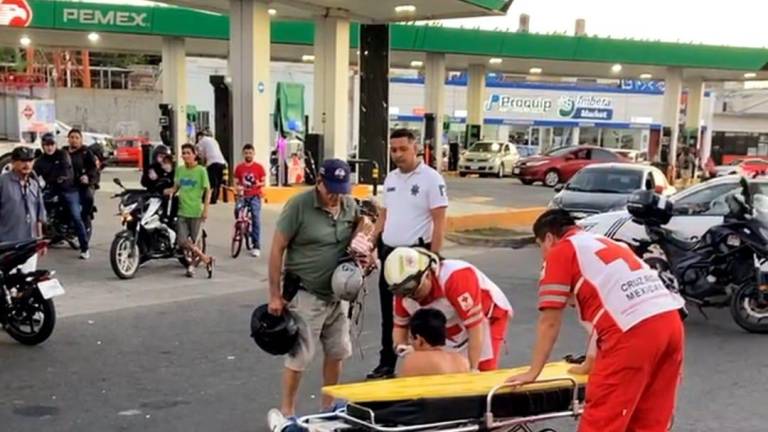 Tanto el adulto mayor, como los ocupantes de la motocicleta resultaron lesionados.