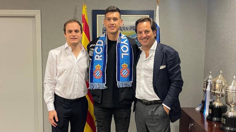 César Montes ya es oficialmente un jugador del Espanyol.