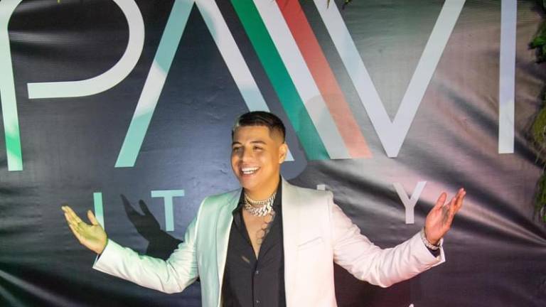 Eduin Caz lanza línea ropa y festeja con artistas del regional