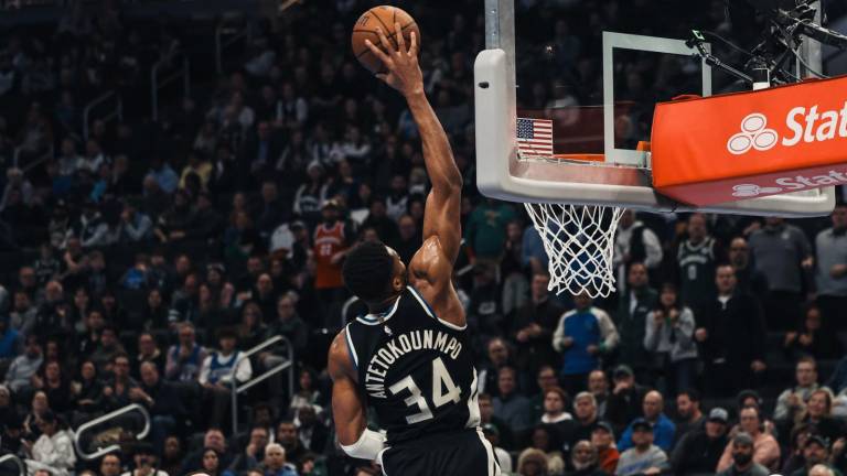 Giannis Antetokounmpo estuvo imparable en el triunfo de los Bucks.