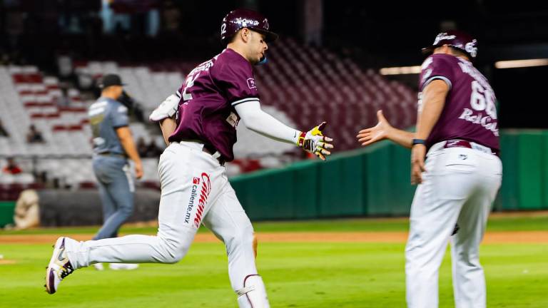 Joey Meneses conectó cuadrangular, para llegar a siete en la temporada para Tomateros de Culiacán.