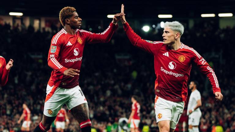 Manchester United aplasta a Barnsley y avanza en la Carabao Cup