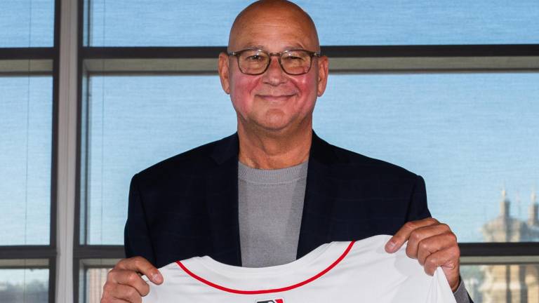 Terry Francona ya es, oficialmente, el mánager de los Rojos de Cincinnati.