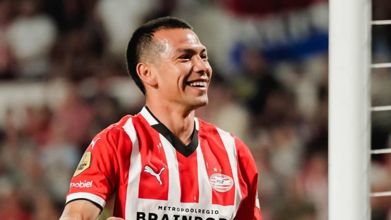 Lozano ingresó de cambio y marcó dos goles.