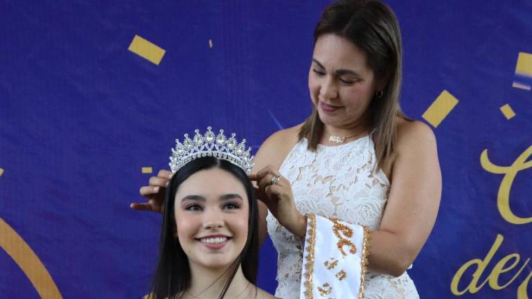 Coronan en el ICO a sus reinas de preparatoria y secundaria