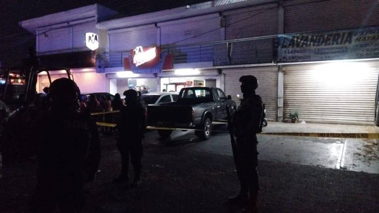 El cadáver de Julián quedó tirado frente a una plaza comercial en Culiacán.