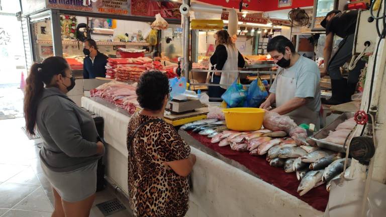 Tranquila, la venta de pescados y mariscos este primer viernes de Cuaresma  en Mazatlán