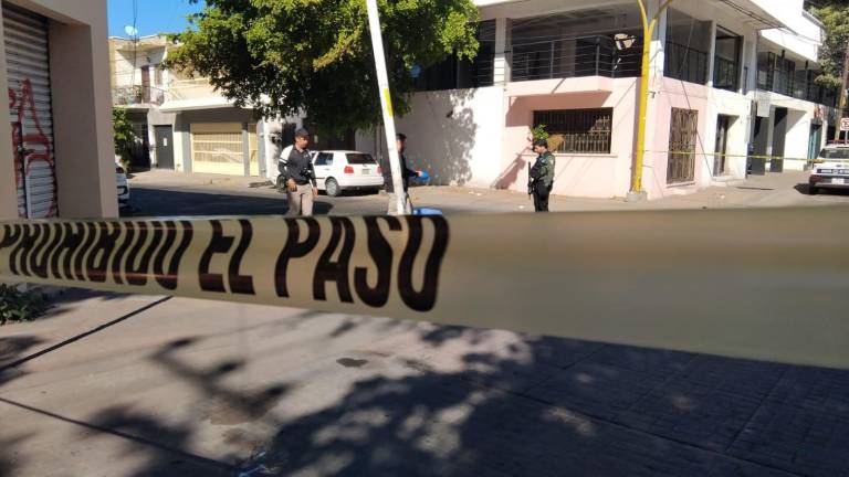 Una mujer falleció en el Centro de Culiacán tras ser atropellada por un camión.