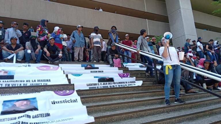 Manifestantes exigen justicia para Jesús Antonio Castro Gastélum, presuntamente asesinado por marinos en Villa Juárez, Navolato.