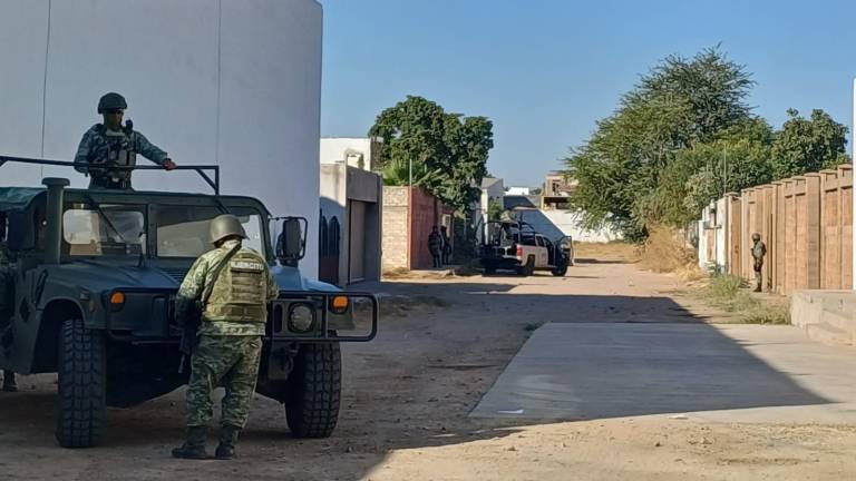 Militares llegaron la mañana de este sábado a la colonia Valle Alto, en Culiacán.