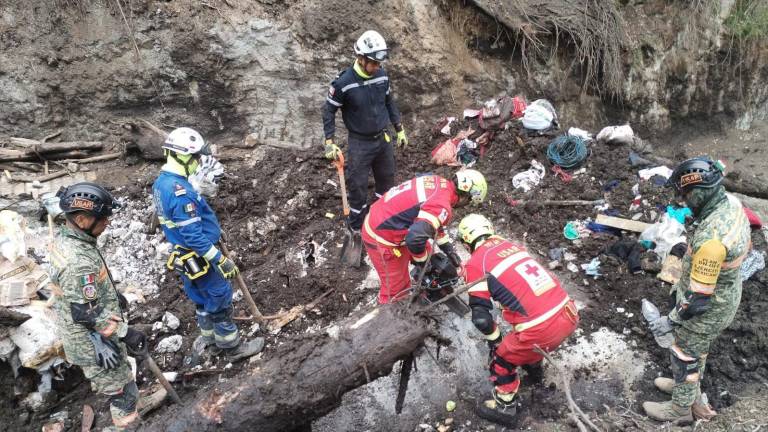 Suman nueve muertos tras deslave de cerro en Jilotzingo, Edomex; concluyen labores de rescate