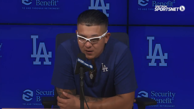 Julio Urías dice que se frustró tras dar dos golpes en el primer episodio.