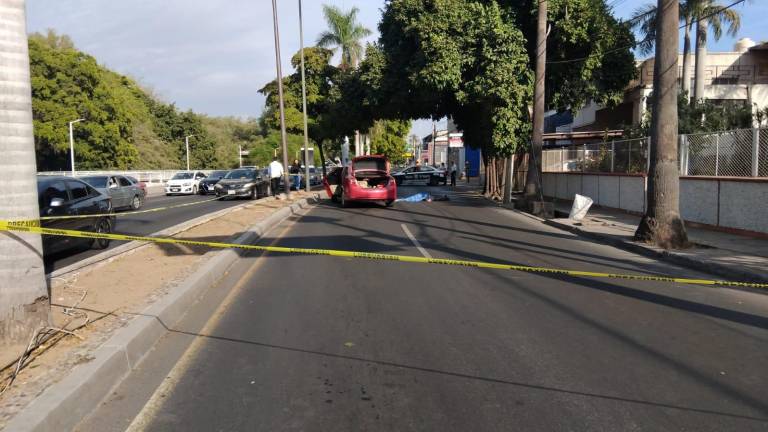 Un hombre murió al ser atropellado en el malecón viejo de Culiacán.