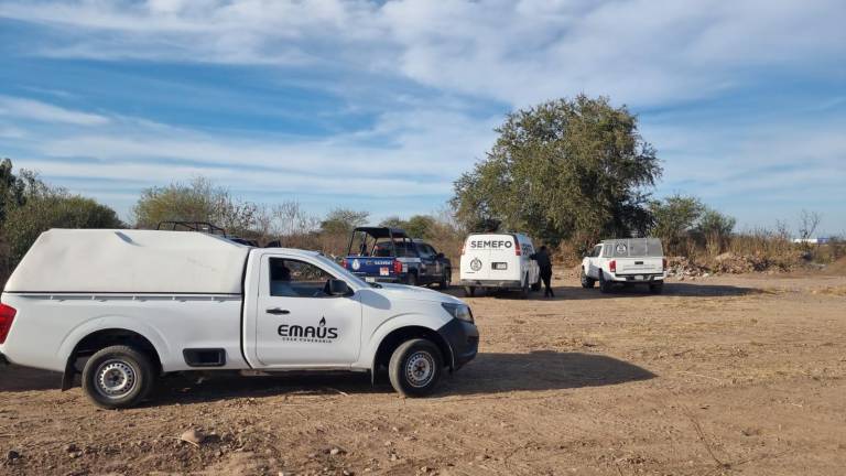 Las autoridades llegaron donde estaba el cuerpo de un hombre en unos predios cerca de Bacurimi.