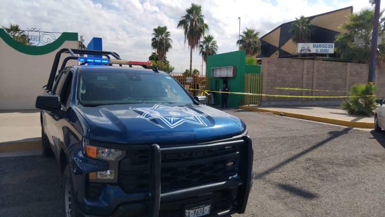 Una taquilla fuera baleada durante la madrugada del jueves.