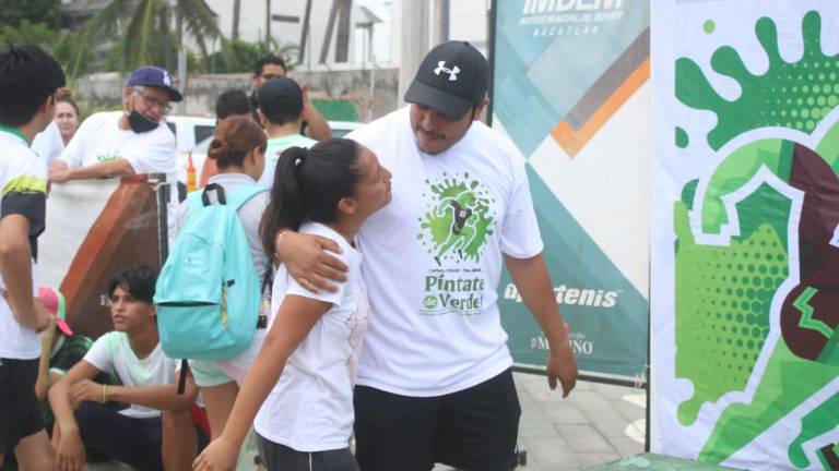 Aranza Silva y Pedro Castillo ganan en Mazatlán la Carrera Cobaes Píntate de Verde