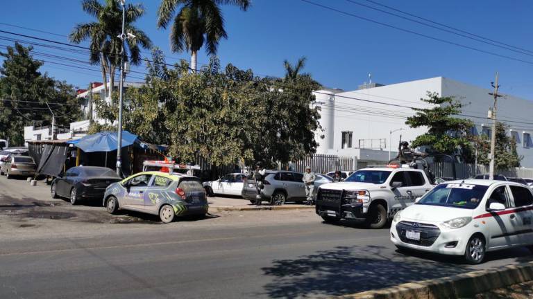 Los militares lesionados fueron trasladados a hospitales tras resultar heridos de bala.